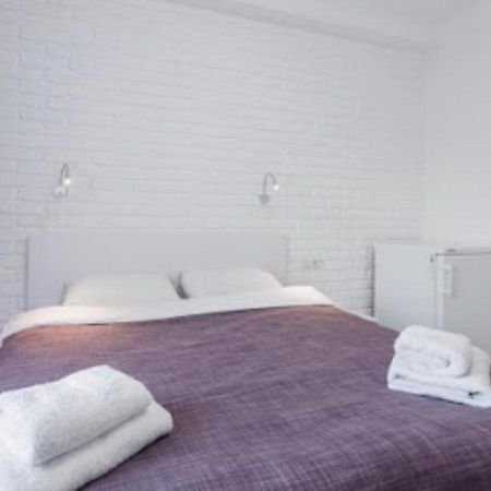 Smart Hotel Rooms Near Metro 24/7 Kyiv Exterior photo