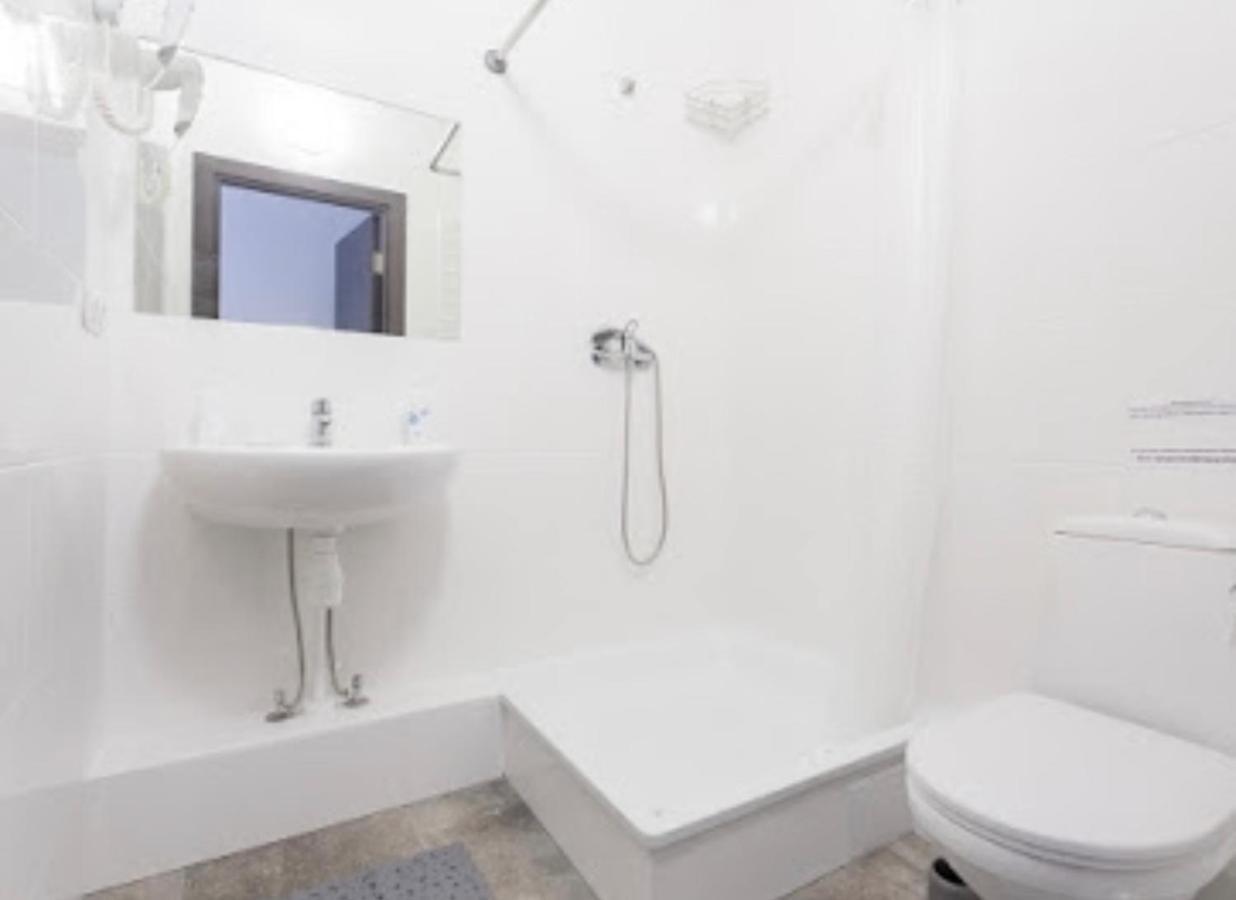 Smart Hotel Rooms Near Metro 24/7 Kyiv Exterior photo